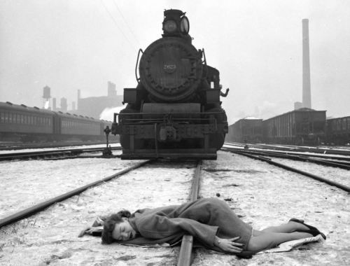 Black and white train (image)